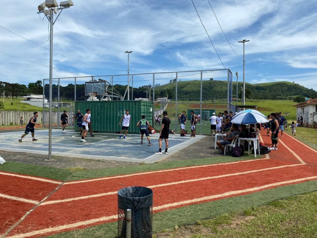 Prefeito Zezão inaugura Arena Esportiva em homenagem ao professor